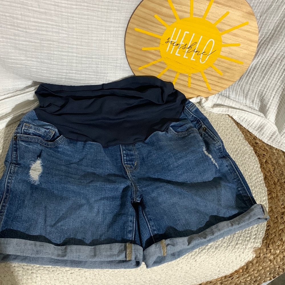 Old Navy maternity shorts